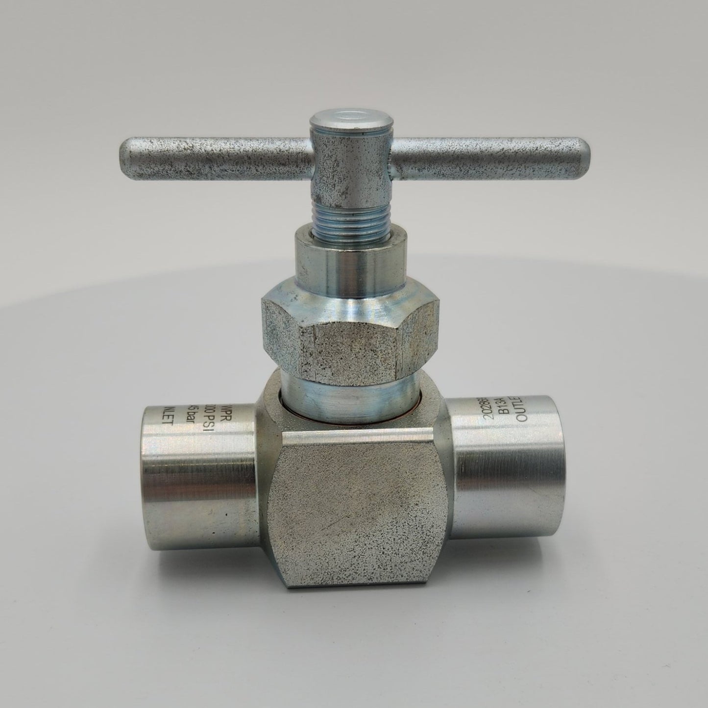 202869 5000 psi (345 bar) High-Pressure Needle Valve - 1/2 in NPT Ported Valve for Drop-Line Isolation